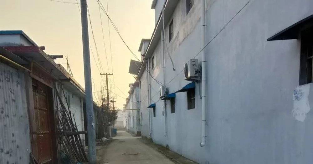 第一代农民工困于城市与农村之间(图1) 第一代农民工困于城市与农村之间(图1)