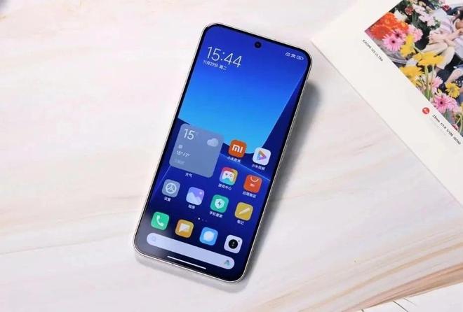 小米“用力太猛”骁龙8Gen2旗舰突降2769元IP68防水+窄边直屏(图3)