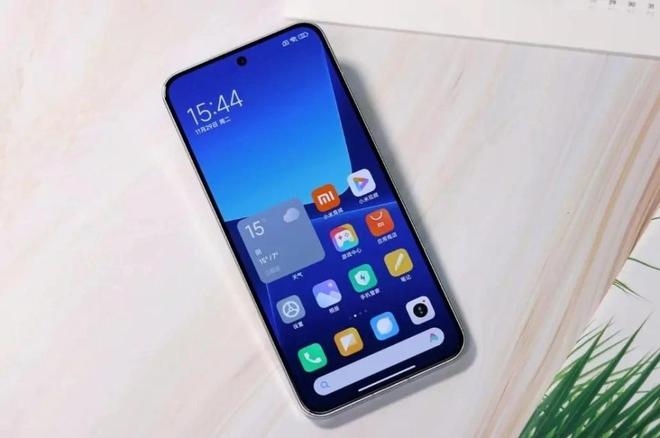 小米“用力太猛”骁龙8Gen2旗舰突降2769元IP68防水+窄边直屏(图2)