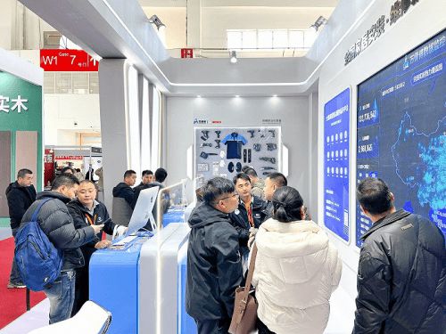 第33届中国国际建筑装饰及材料博览会开幕 万师傅全方位彰显服务力(图2) 第33届中国国际建筑装饰及材料博览会开幕 万师傅全方位彰显服务力(图2)