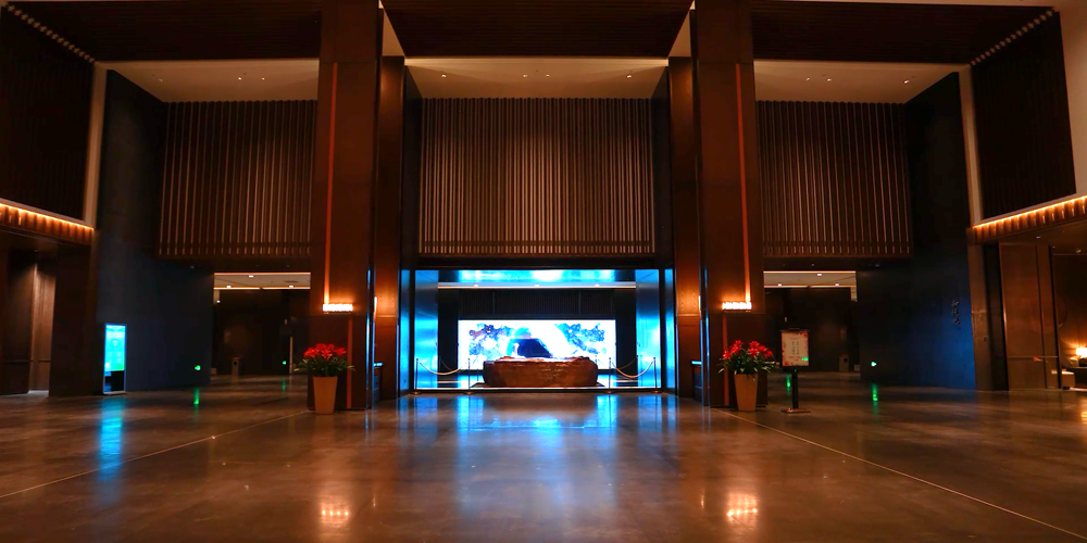 晶泓LED光电玻璃诠释五星临朐华建大酒店高品质设计(图3) 晶泓LED光电玻璃诠释五星临朐华建大酒店高品质设计(图3)