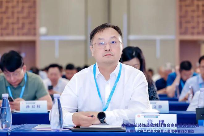 北新建材管理当选中国建筑装饰装修材料协会会长(图1) 北新建材管理当选中国建筑装饰装修材料协会会长(图1)