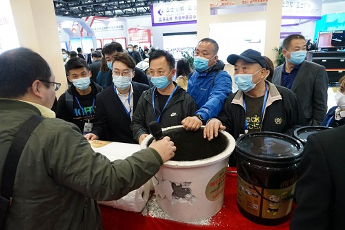 西牛皮现制防水引爆中国国际防水展!(图4) 西牛皮现制防水引爆中国国际防水展!(图4)