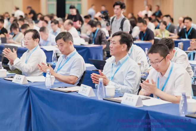 中国建筑装饰装修材料协会高质量发展大会顺利召开(图5) 中国建筑装饰装修材料协会高质量发展大会顺利召开(图5)