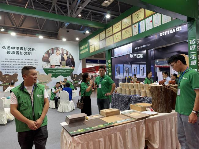 壮象亮相2024中国(重庆)装饰材料展香杉醇香板引爆家居潮流(图4) 壮象亮相2024中国(重庆)装饰材料展香杉醇香板引爆家居潮流(图4)