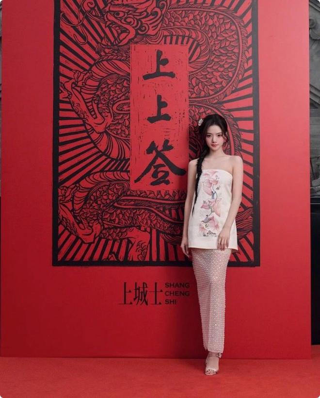 北京这一晚当女明星换上中国风礼服才知道啥叫审美界的天花板(图5) 北京这一晚当女明星换上中国风礼服才知道啥叫审美界的天花板(图5)