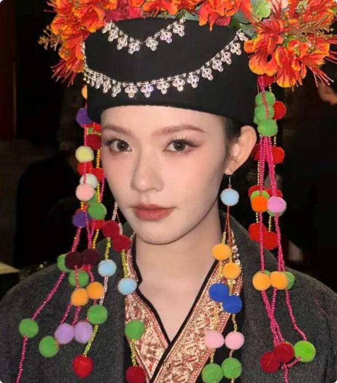 北京这一晚当女明星换上中国风礼服才知道啥叫审美界的天花板(图4) 北京这一晚当女明星换上中国风礼服才知道啥叫审美界的天花板(图4)