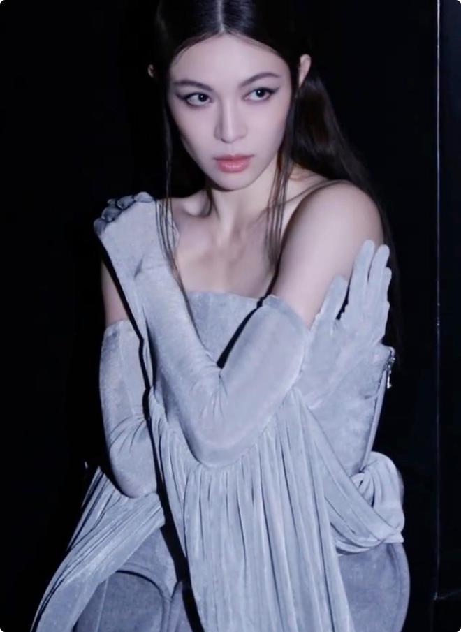 北京这一晚当女明星换上中国风礼服才知道啥叫审美界的天花板(图11) 北京这一晚当女明星换上中国风礼服才知道啥叫审美界的天花板(图11)