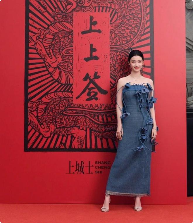 北京这一晚当女明星换上中国风礼服才知道啥叫审美界的天花板(图8) 北京这一晚当女明星换上中国风礼服才知道啥叫审美界的天花板(图8)