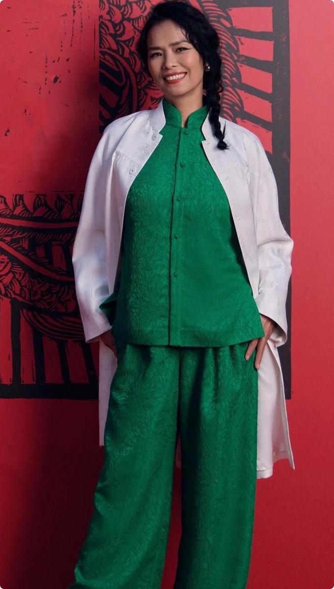 北京这一晚当女明星换上中国风礼服才知道啥叫审美界的天花板(图16) 北京这一晚当女明星换上中国风礼服才知道啥叫审美界的天花板(图16)