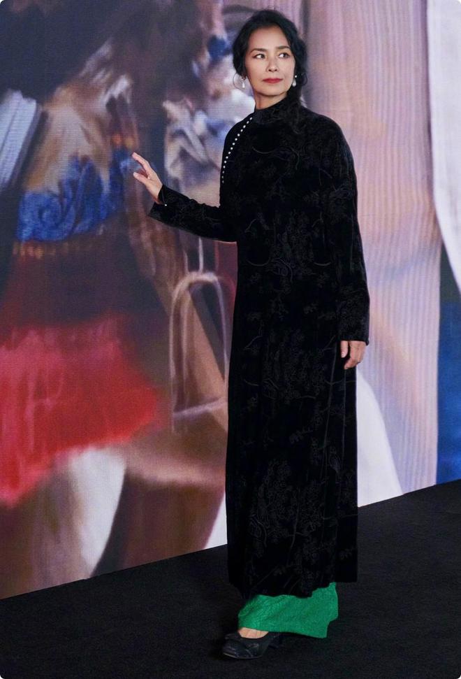 北京这一晚当女明星换上中国风礼服才知道啥叫审美界的天花板(图19) 北京这一晚当女明星换上中国风礼服才知道啥叫审美界的天花板(图19)