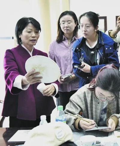 《中国妇女报》整版刊发!点赞江西妇女工作(图4) 《中国妇女报》整版刊发!点赞江西妇女工作(图4)