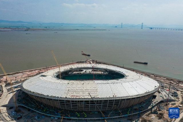 “湾心”体育场加装屋面(图1) “湾心”体育场加装屋面(图1)
