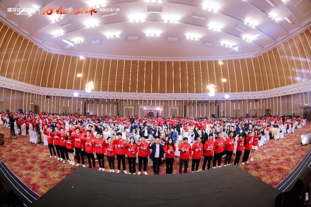 德技优品门窗2025全球经销商峰会暨十周年盛典成功举办(图8) 德技优品门窗2025全球经销商峰会暨十周年盛典成功举办(图8)