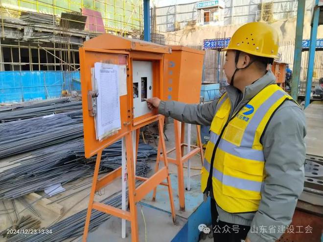 从防水小工到施工队长天元建设集团项目部安全员张加福(图2) 从防水小工到施工队长天元建设集团项目部安全员张加福(图2)
