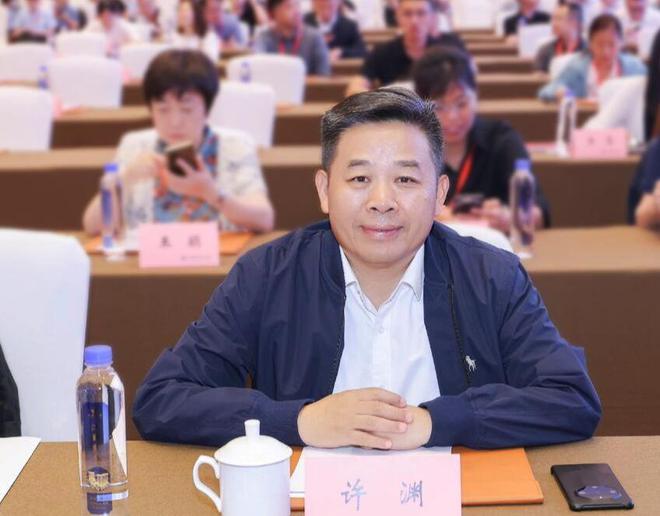 55岁宏源防水集团副总裁许渊离世工程师出身毕业院校不一般！(图1)