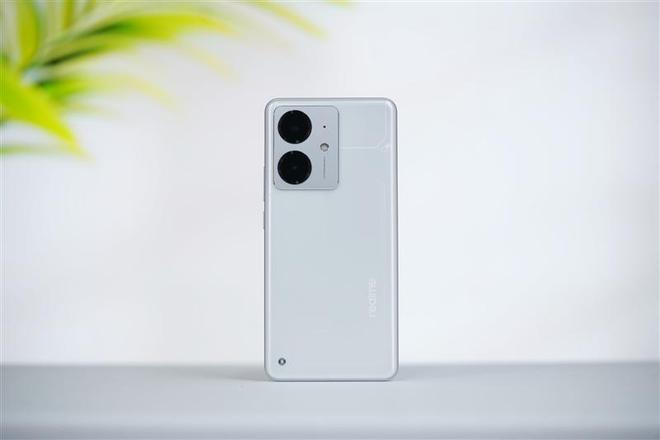 性能、续航双屠夫!线K档最懂年轻人的电竞手机(图3) 性能、续航双屠夫!线K档最懂年轻人的电竞手机(图3)
